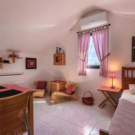 Rustic Dobrinj Villa *