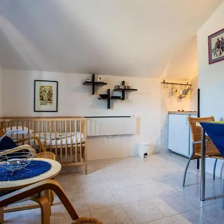 Rustic Dobrinj فيلة *